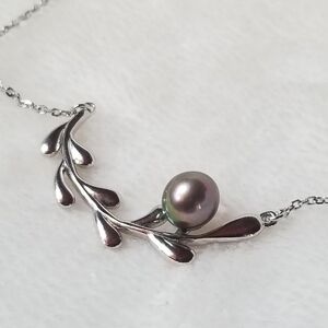 NWT Vantel Pearls -Rare- Sterling silver leaf laurel necklace